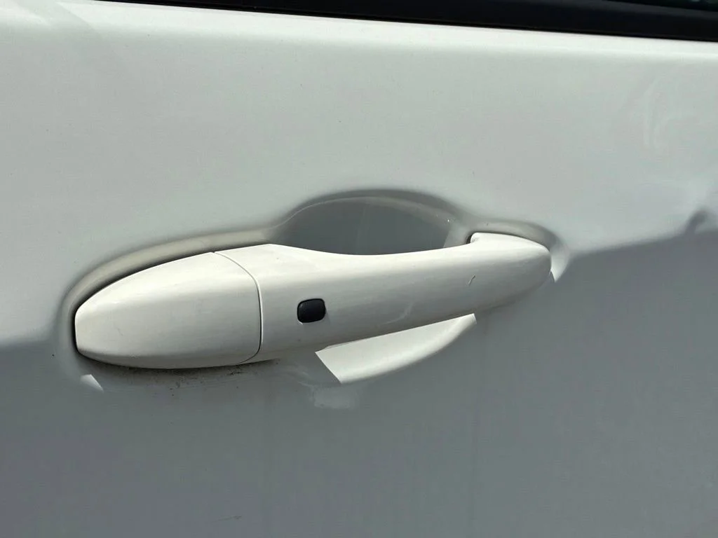 Used 2019 White Clearcoat Jeep Latitude image 35