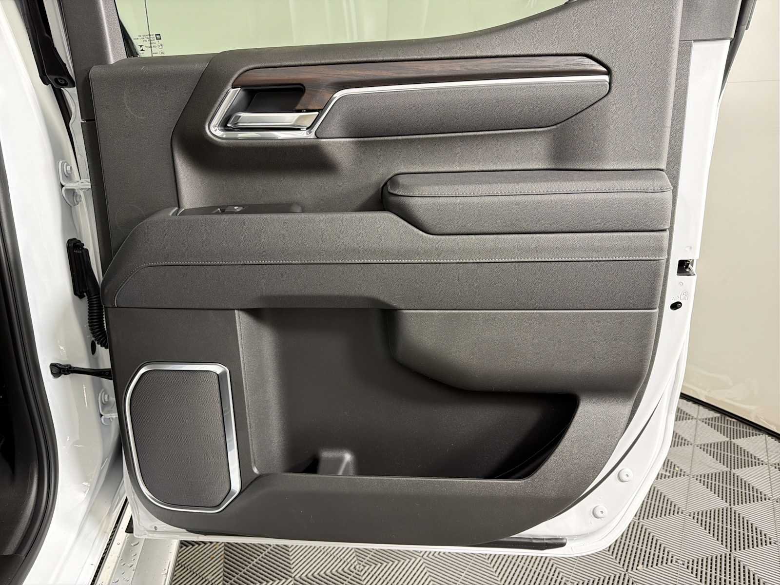 2026 GMC Sierra 1500 SLT - Photo 14