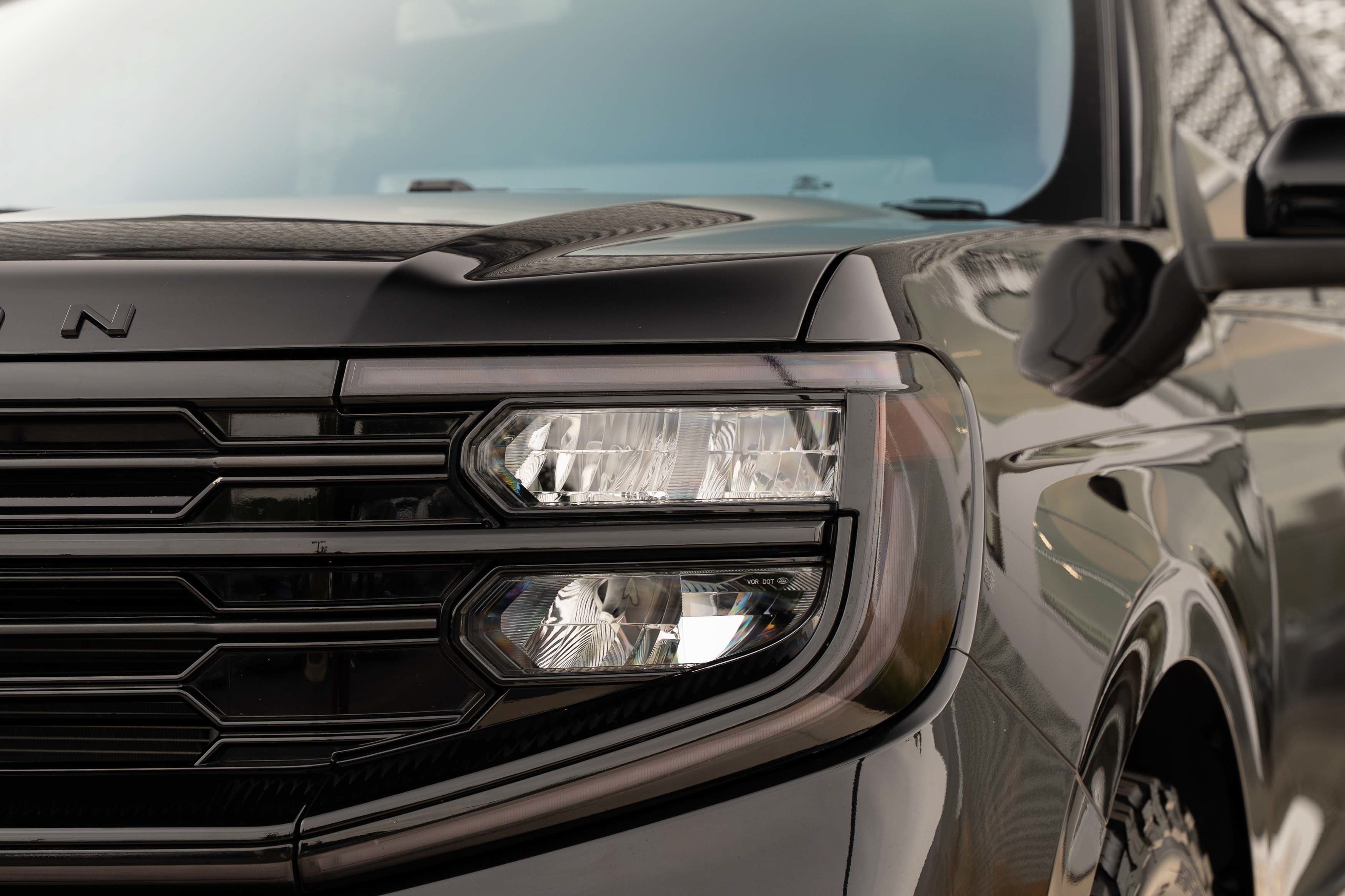 Used 2025 Agate Black Metallic Ford Platinum image 40