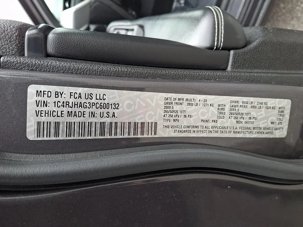 Used 2023 Baltic Gray Metallic Clearcoat Jeep Altitude image 28