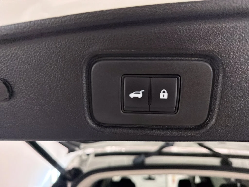 Used 2024 White Nissan SL image 9