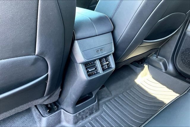 Used 2025 White GMC Elevation image 10