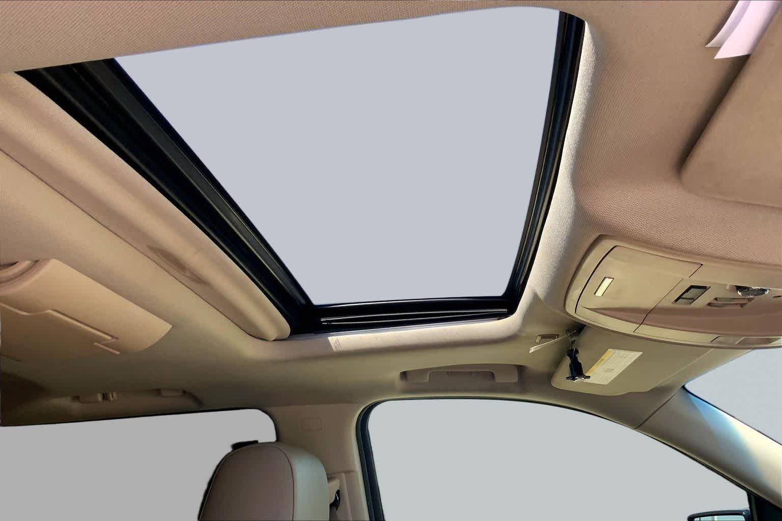 Used 2015 White Diamond Tricoat Chevrolet LTZ image 14