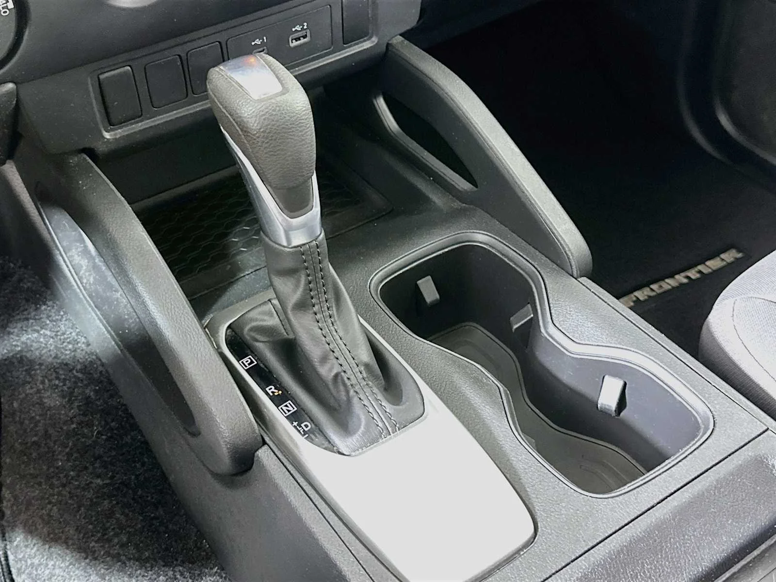Used 2022 Glacier White Nissan S image 14