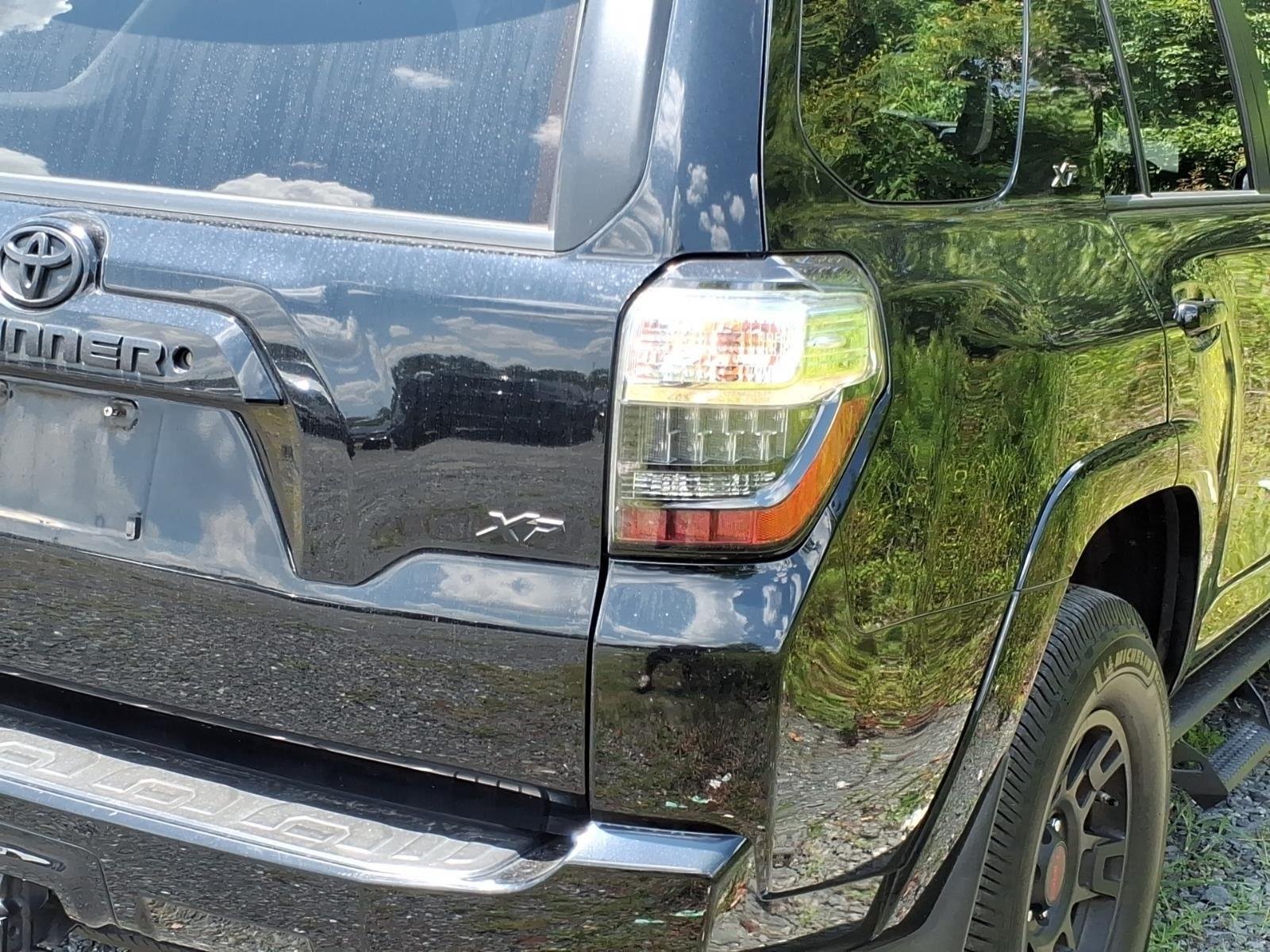 Used 2018 Midnight Black Metallic Toyota SR5 image 12