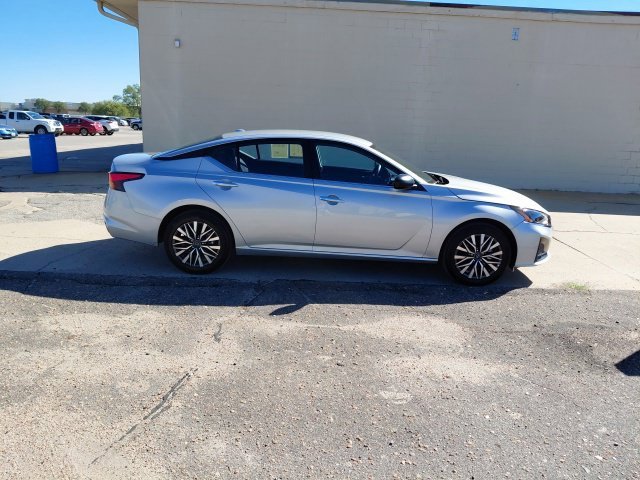 Used 2025 Brilliant Silver Metallic Nissan 2.5 SV image 2