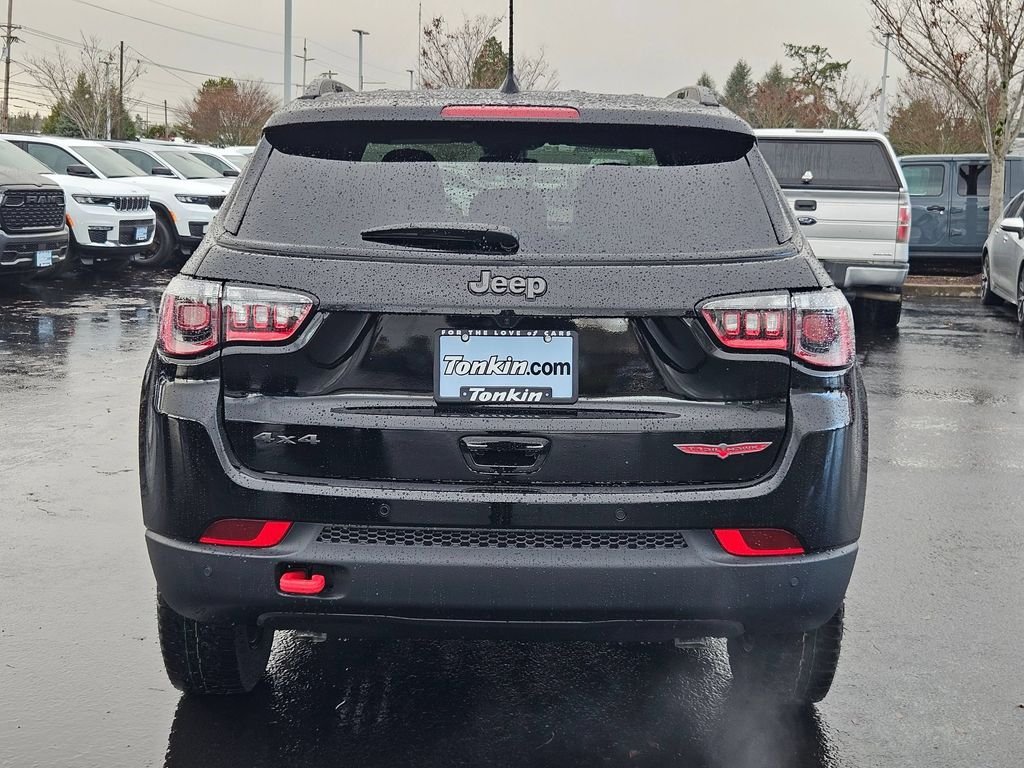 Used 2026 Diamond Black Crystal Pearlcoat Jeep Trailhawk image 4