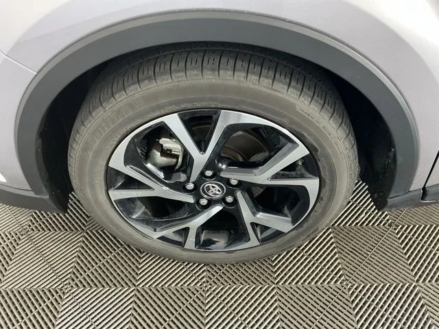 Used 2019 Silver Toyota Limited image 9