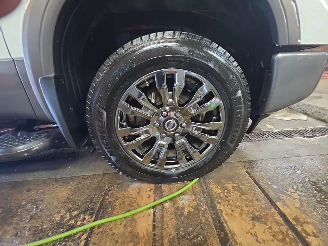 Used 2019 White Nissan Platinum Reserve image 10