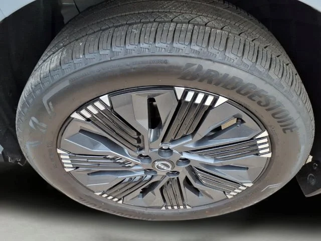 Used 2026 Gray Nissan Platinum image 9