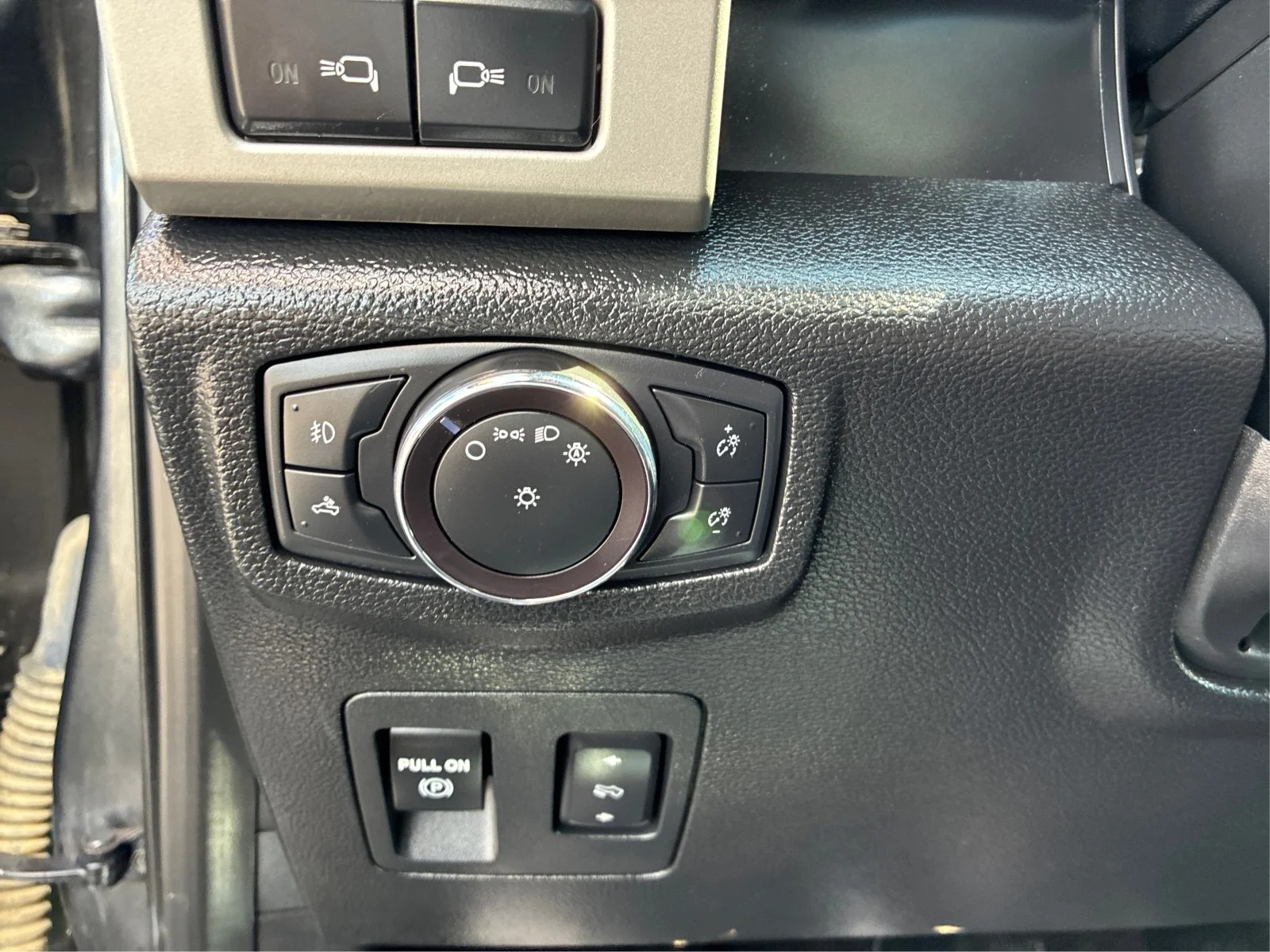 Certified Used 2019 Magnetic Metallic Ford LARIAT image 17