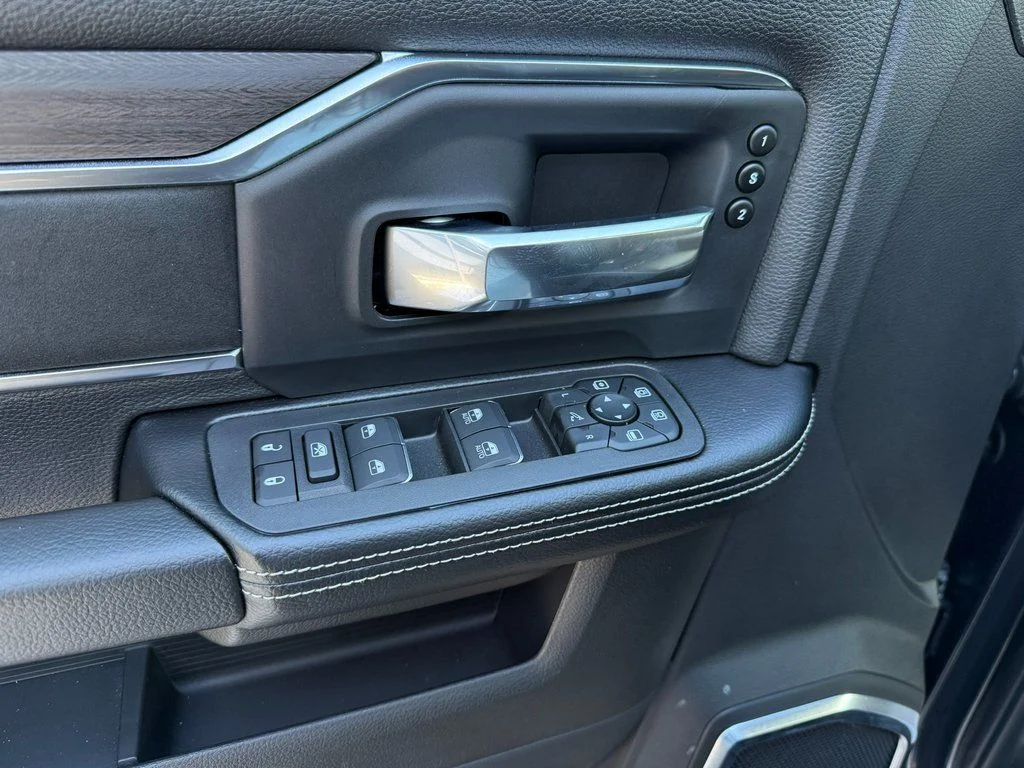 2026 RAM 3500 Laramie - Photo 16
