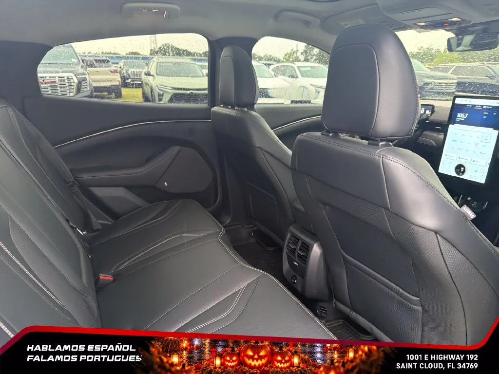 Used 2022  Ford Premium image 27
