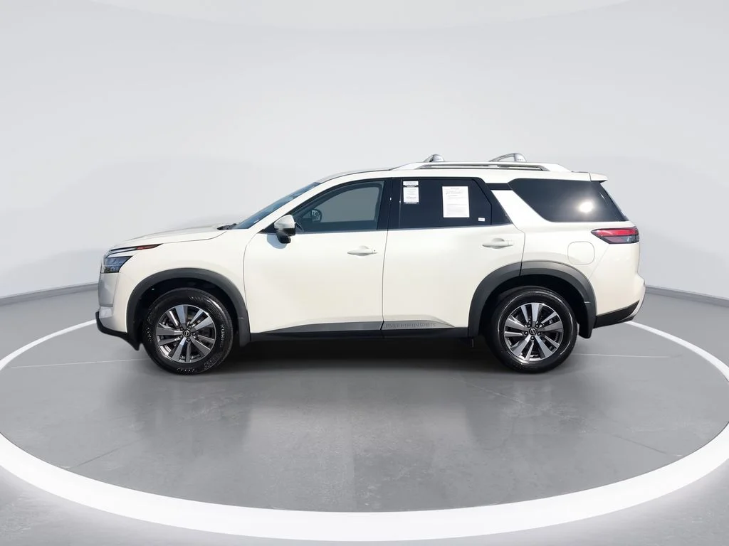 Used 2023 White Nissan SL image 5
