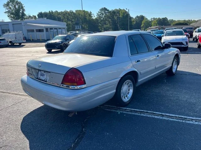 Used 2000  Ford LX image 3