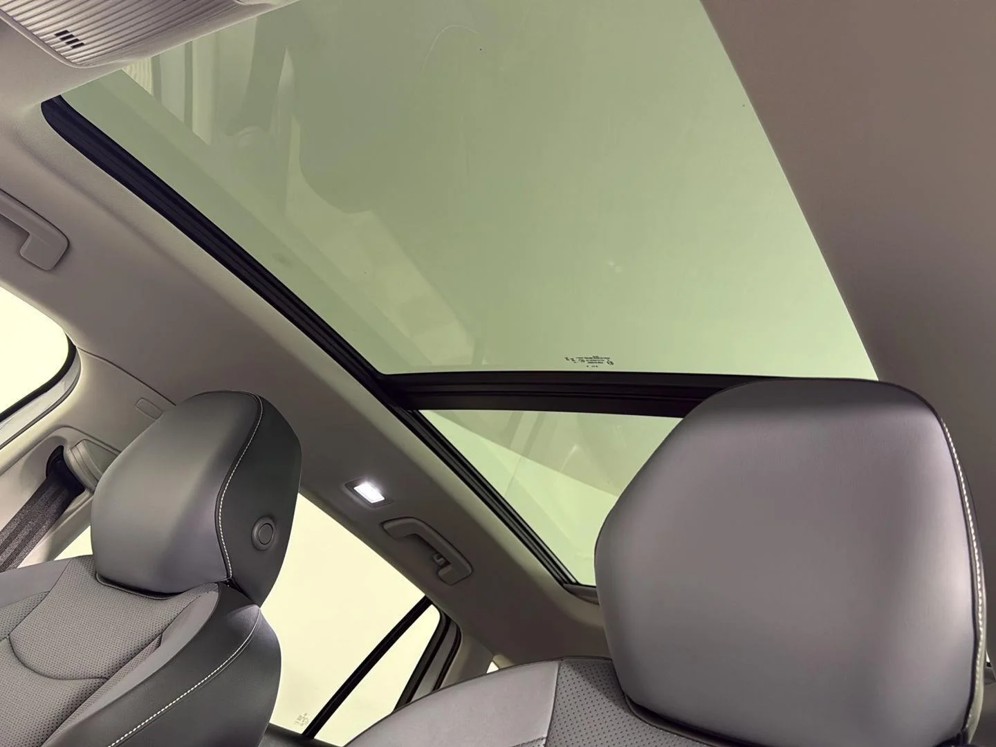 New 2026 Pure White Volkswagen SE image 13