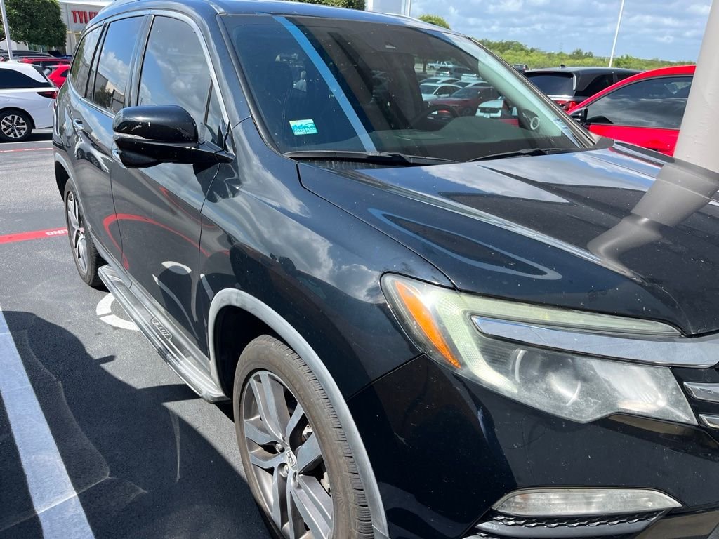Used 2016 Crystal Black Pearl Honda Touring image 3