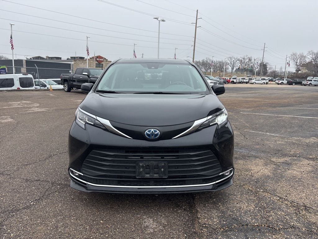 Certified 2022 Toyota Sienna XLE with VIN 5TDYRKEC5NS130867 for sale in Kansas City
