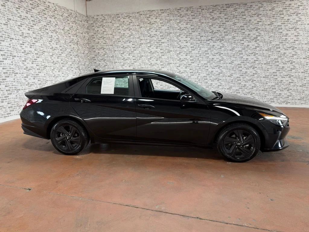 Used 2023 Phantom Black Hyundai SEL image 6