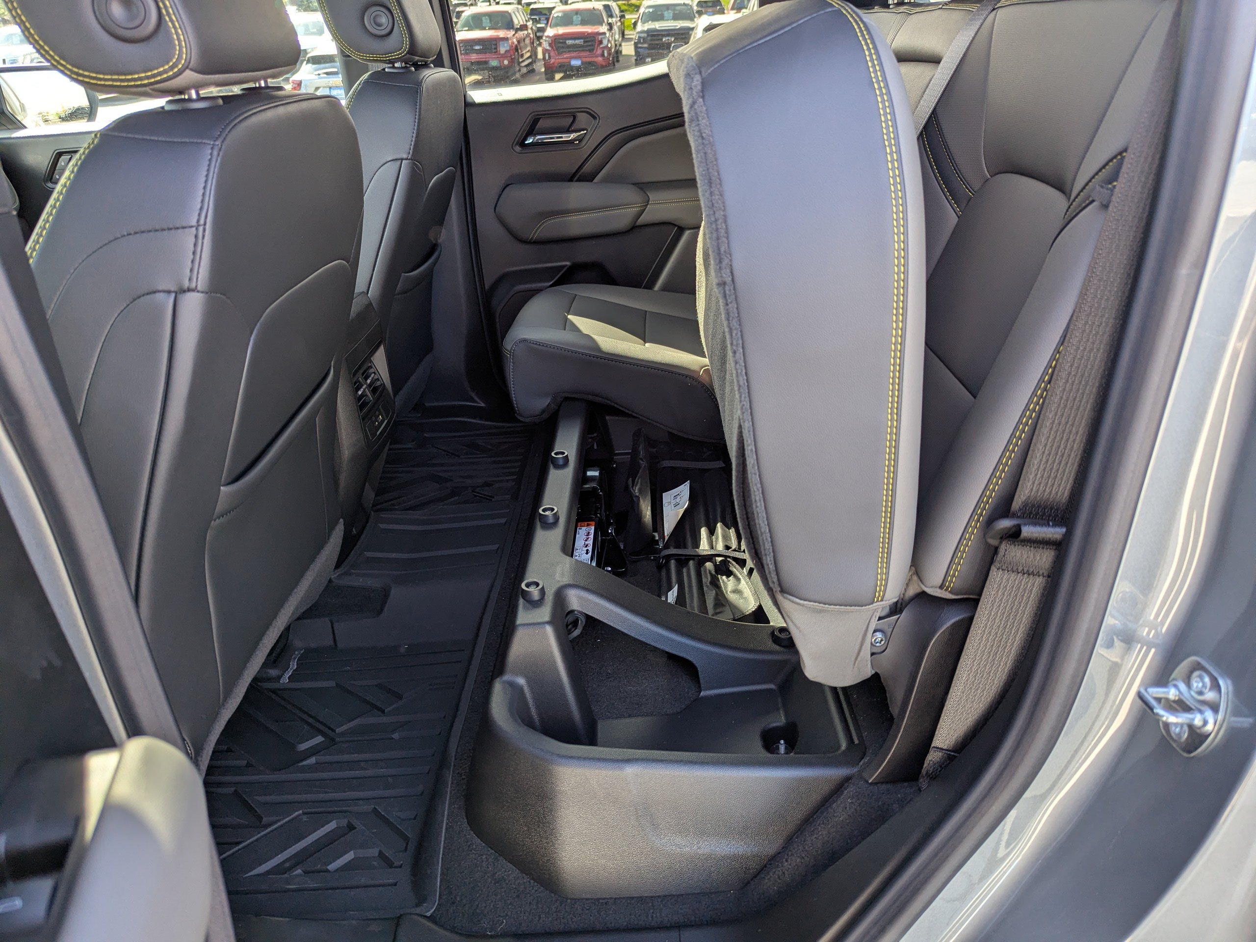 2026 Chevrolet Colorado ZR2 - Photo 35