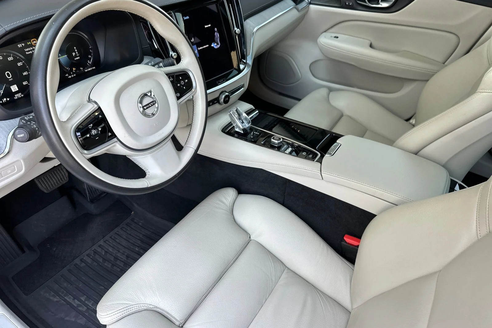 Used 2021 White Volvo T8 Inscription image 9