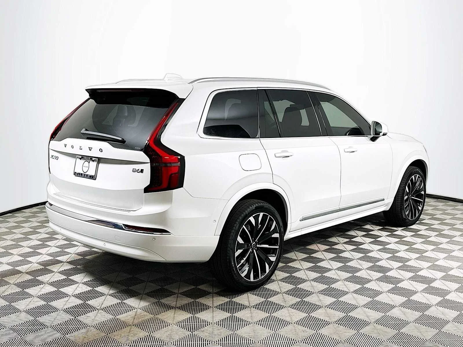 Used 2025 Crystal White Volvo Plus image 7