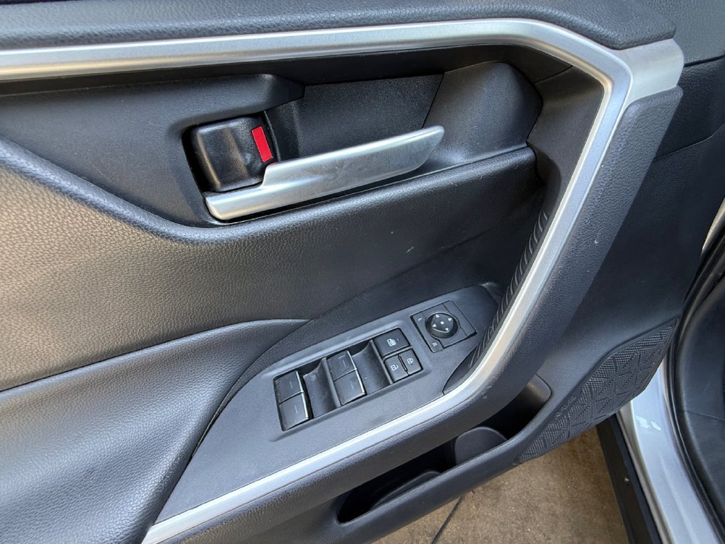 Used 2025 Silver Toyota XLE image 11
