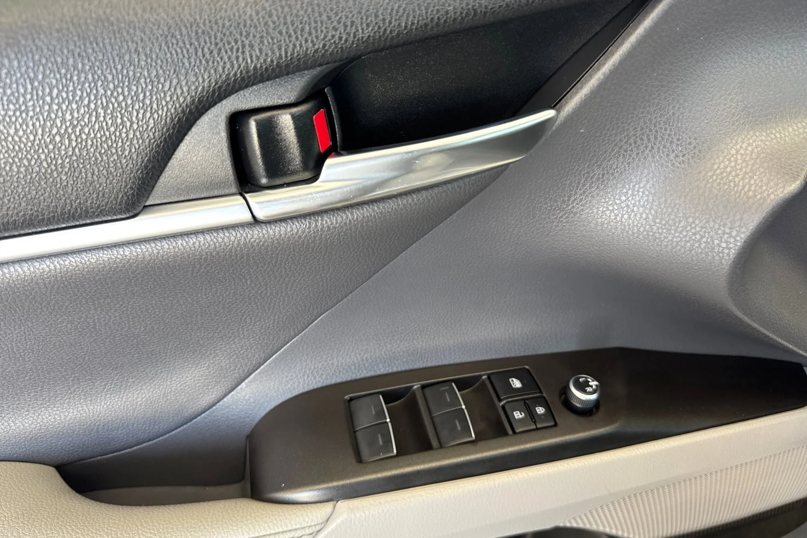Certified Used 2022 CELESTIAL SILVER MET Toyota Hybrid XSE image 10