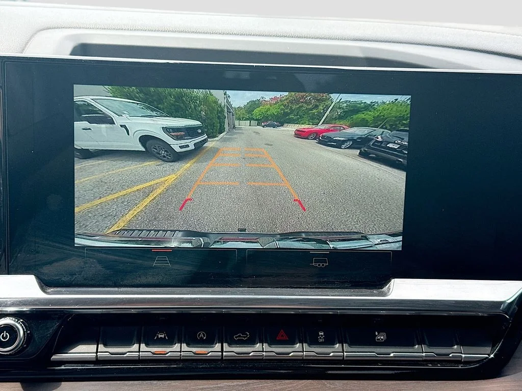 Used 2025 White GMC SLT image 15