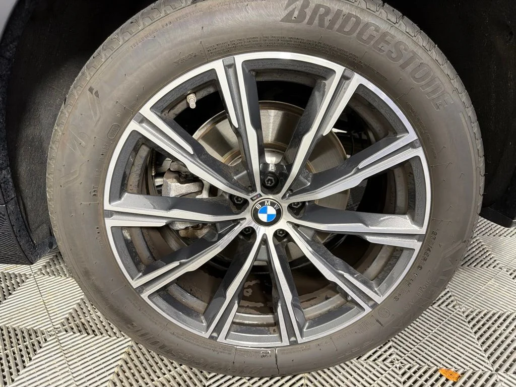 Certified Used 2026 Carbon Black Metallic BMW xDrive40i image 9
