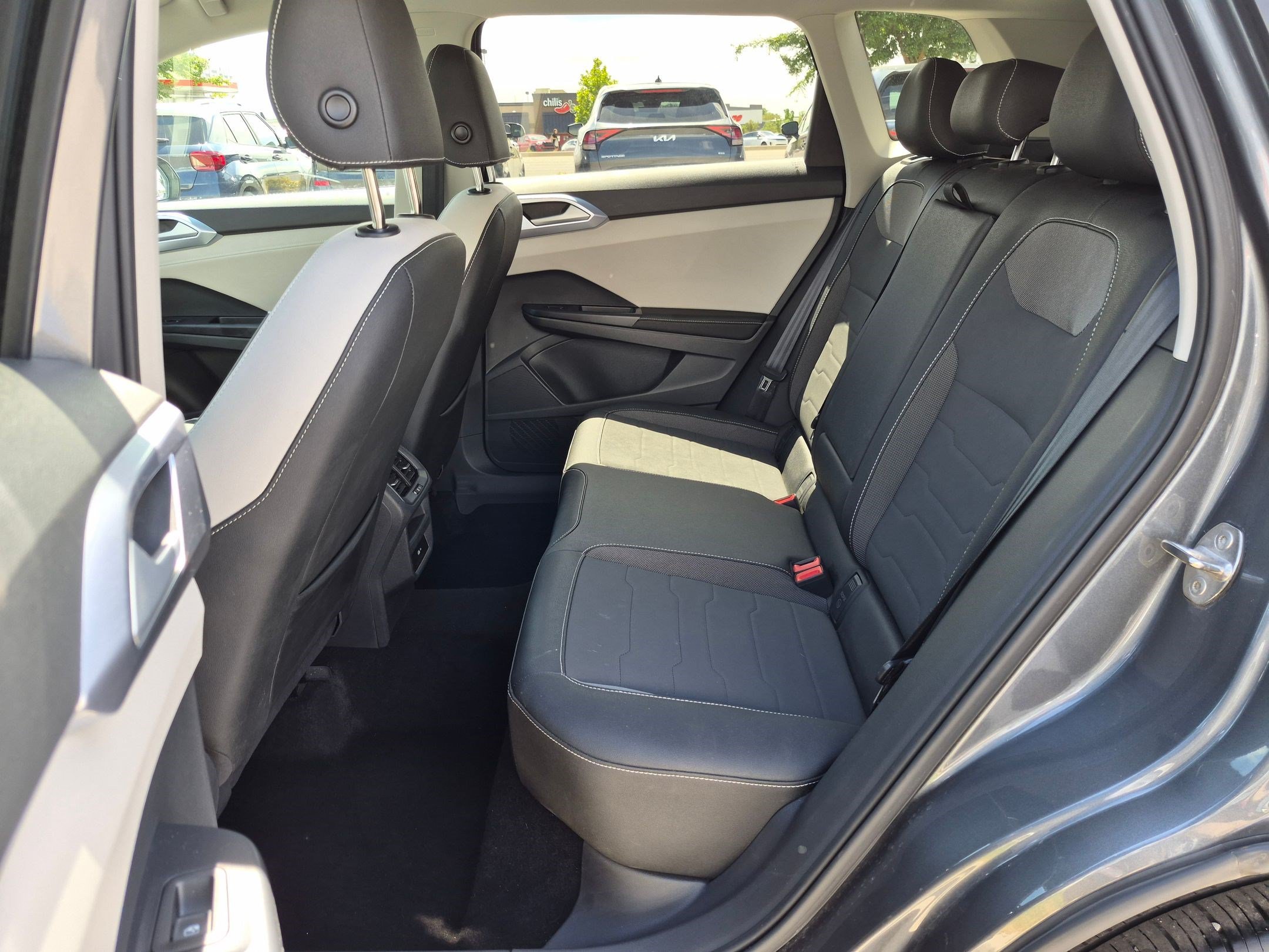 Certified Used 2025 Platinum Gray Metallic Volkswagen SE image 27