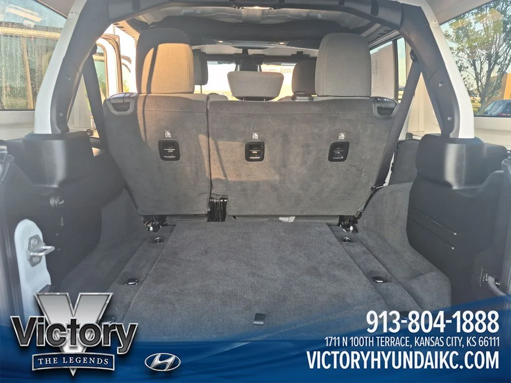 Used 2025 White Jeep Sahara image 22