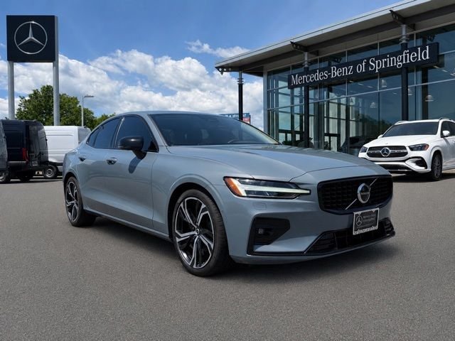 2024 Volvo S60 B5 Plus Dark Theme AWD's photo