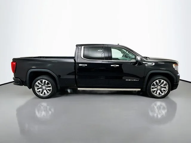 Used 2025 Black GMC Denali image 9