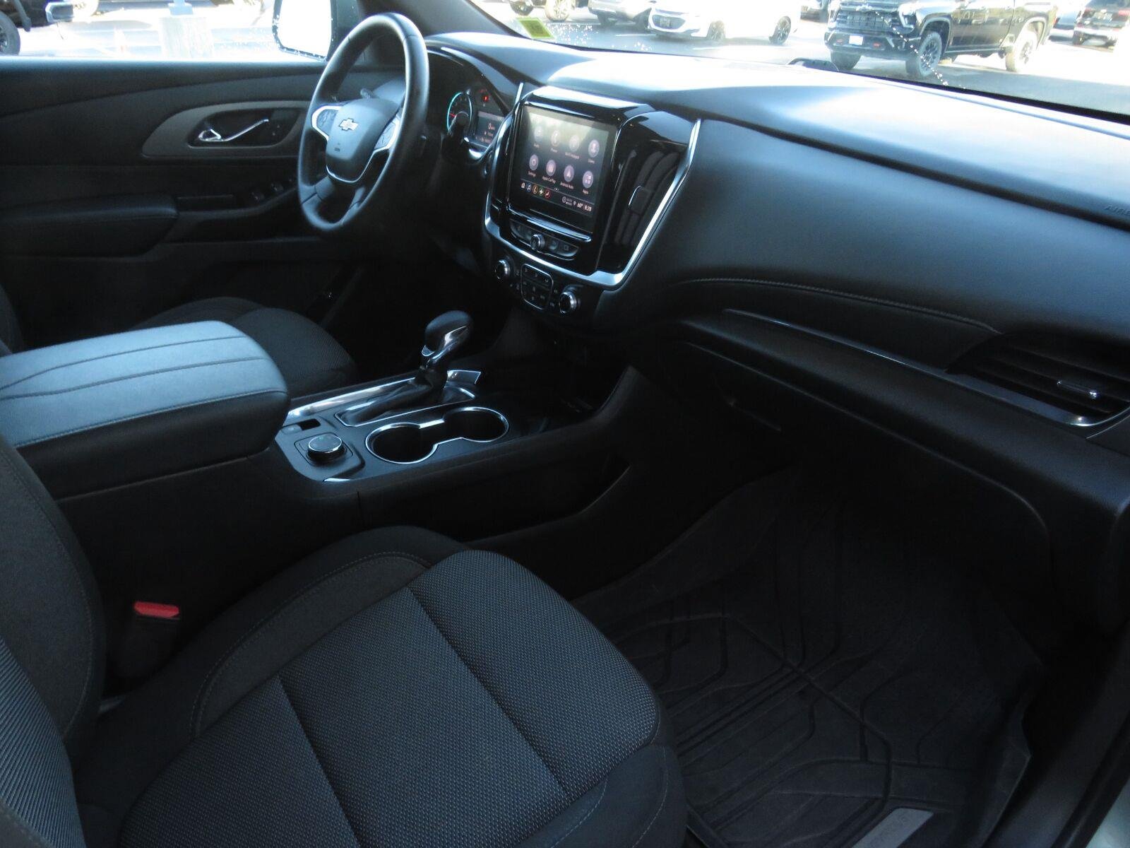 Used 2023 Silver Sage Metallic Chevrolet LT Cloth image 29