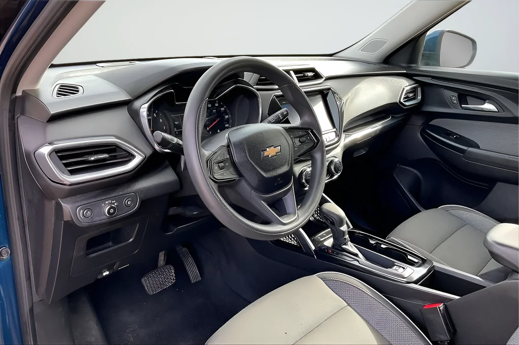 Used 2021 Blue Chevrolet LT image 10