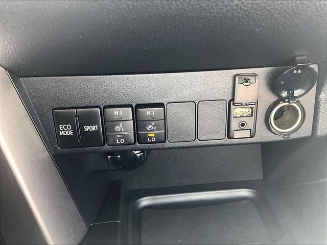 Used 2018 Pearl Toyota Limited image 28