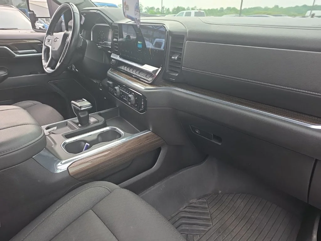 Used 2023 Red Chevrolet RST image 17