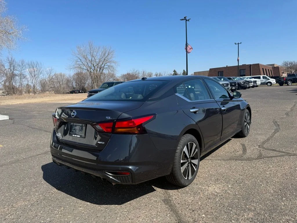 Used 2020 Blue Nissan 2.5 SL image 5