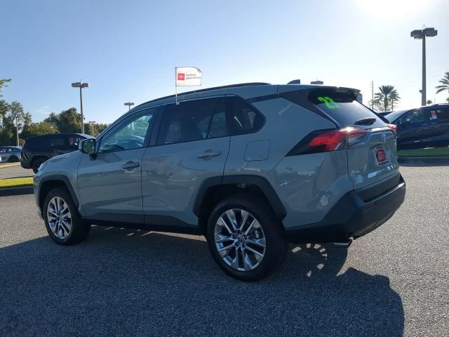 Certified Used 2023  Toyota XLE Premium image 6