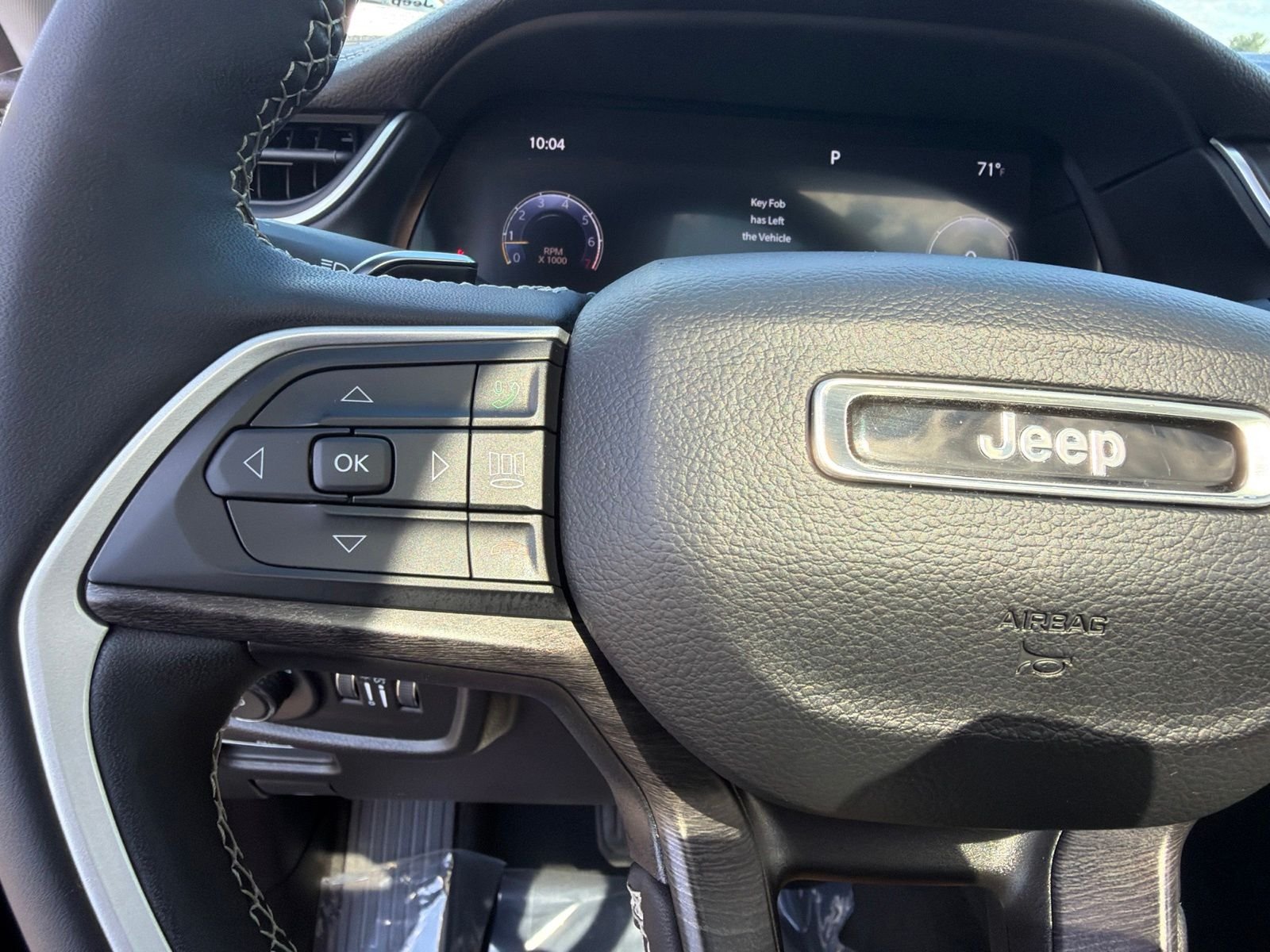 Used 2023  Jeep Limited image 20