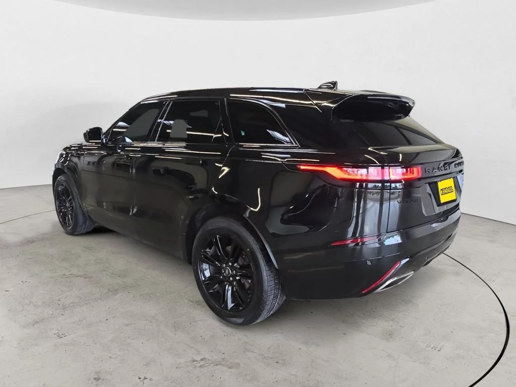 Used 2023 Black Land Rover R-Dynamic S MHEV image 11