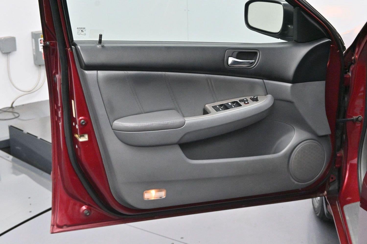 Used 2006 Red Honda EX-L V6 AT image 10