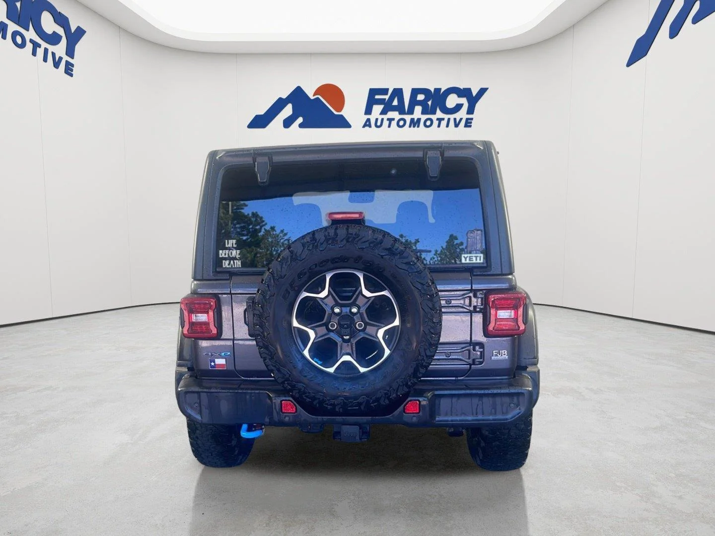 Used 2023 Granite Crystal Metallic Clearcoat Jeep Rubicon image 8