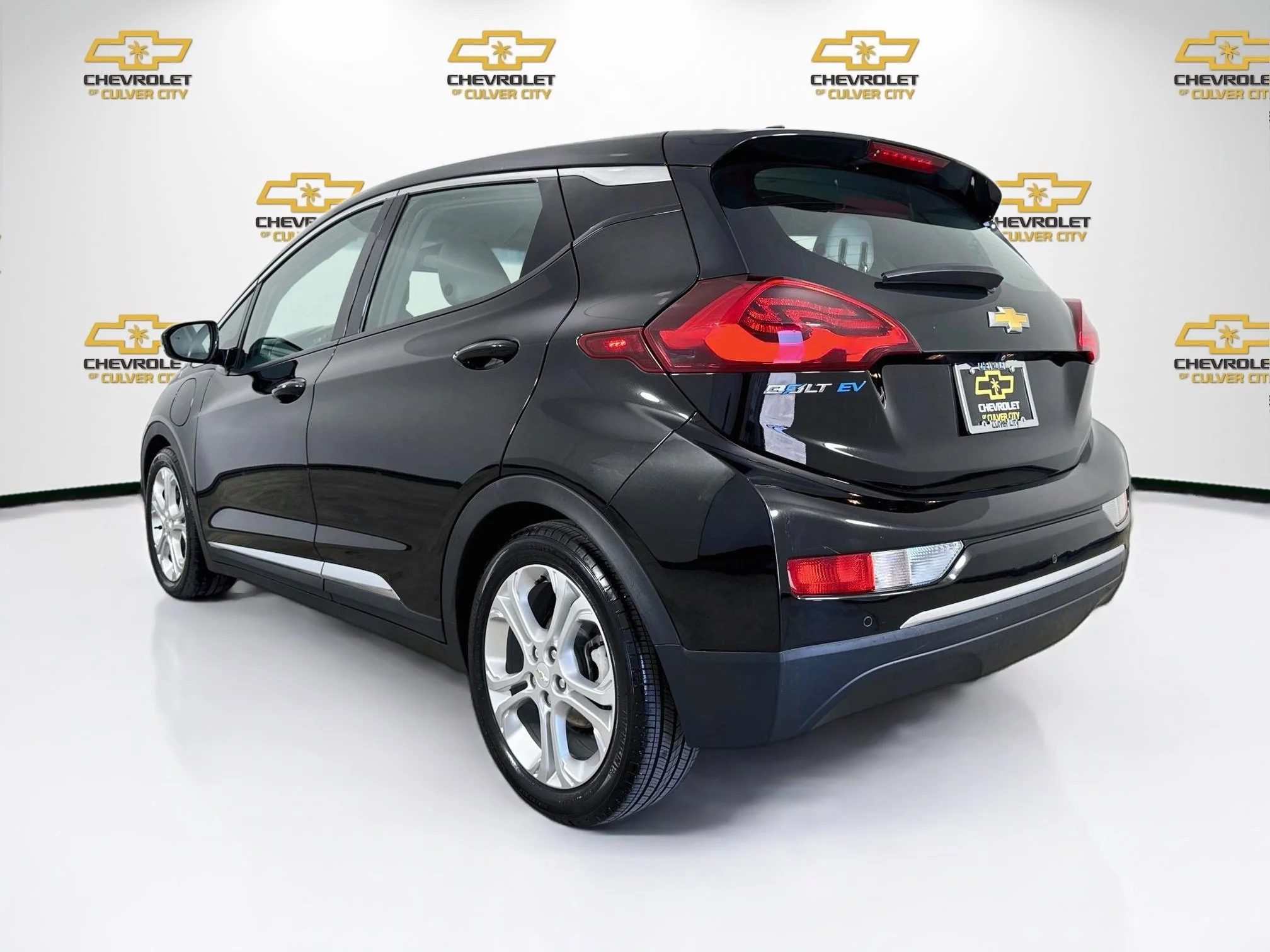 Used 2020 MOSAIC BLACK METALLIC Chevrolet LT image 6