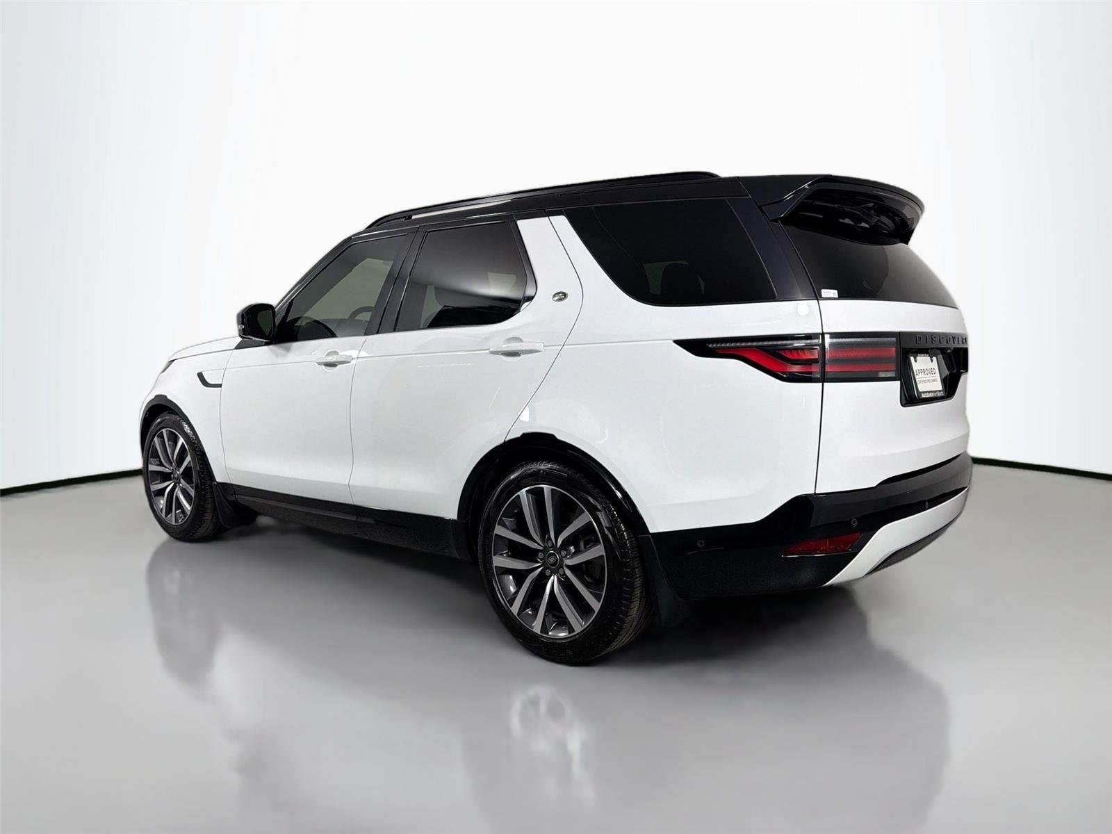 Certified Used 2024 Fuji White Land Rover Dynamic SE image 7