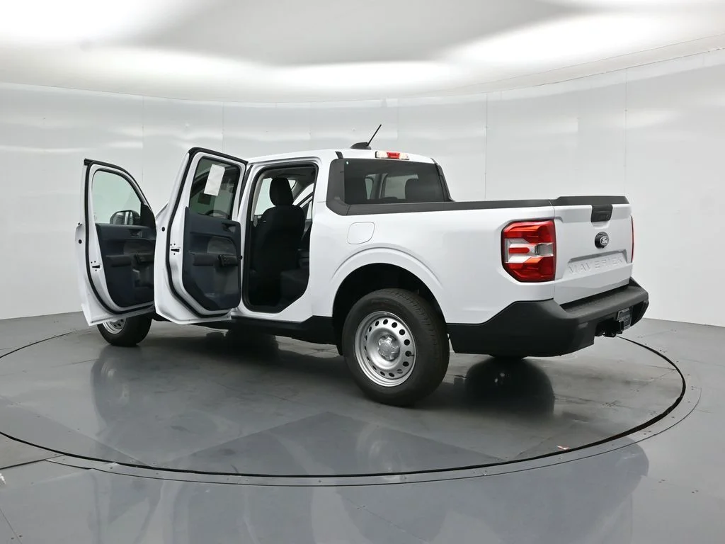 New 2026 Oxford White Ford XLT image 29