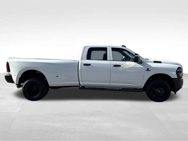 New 2026 Bright White Clear-Coat Exterior Paint RAM Tradesman image 8