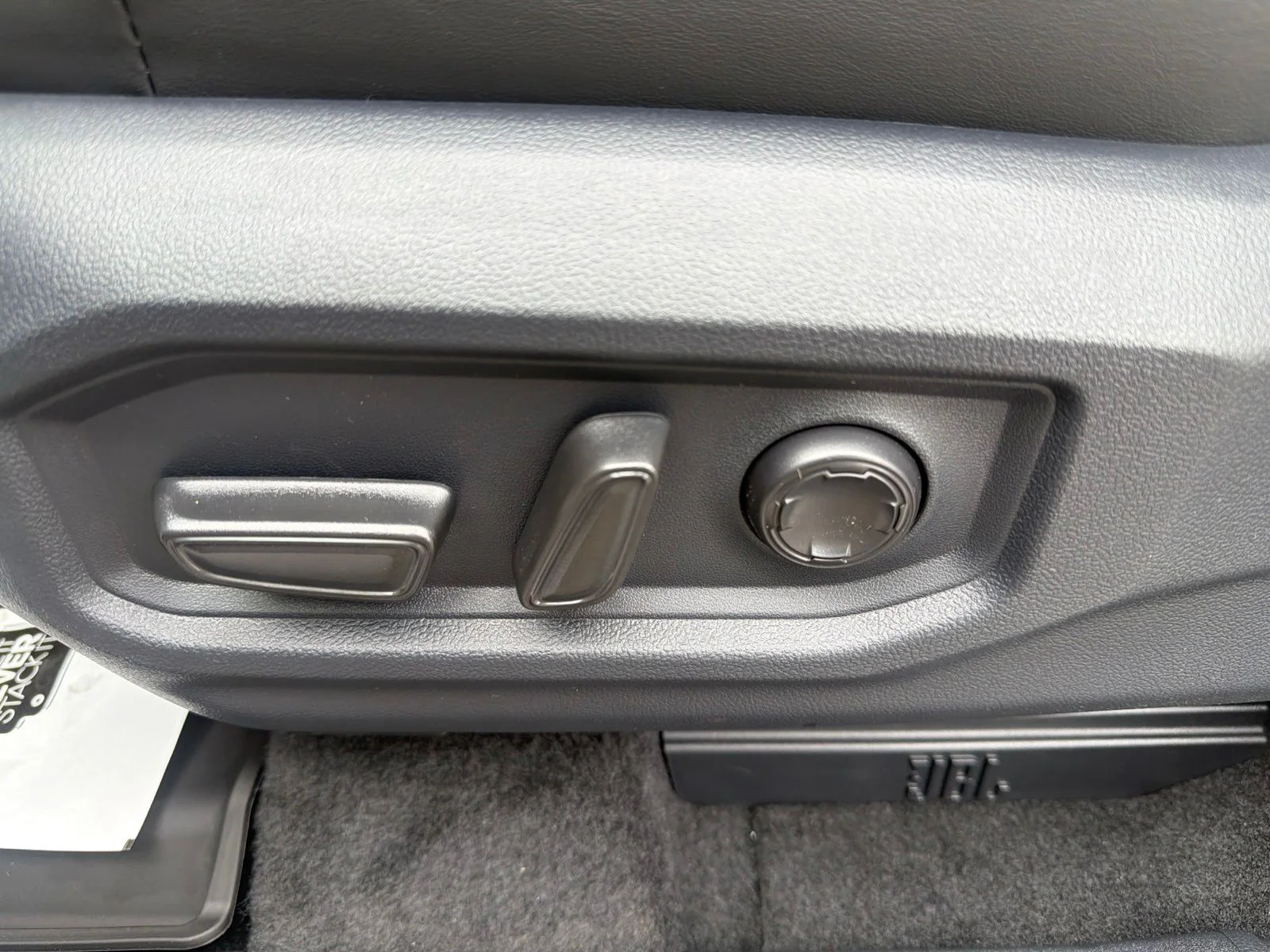 New 2026 Wind Chill Pearl Toyota Platinum image 13
