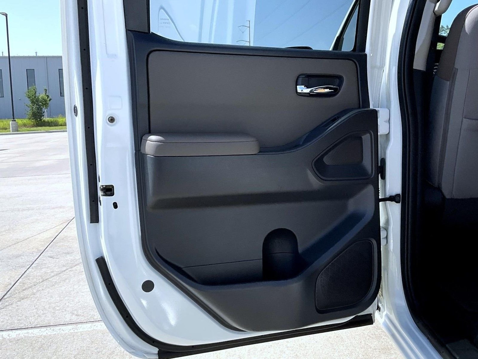 Used 2022 White Nissan SV image 21
